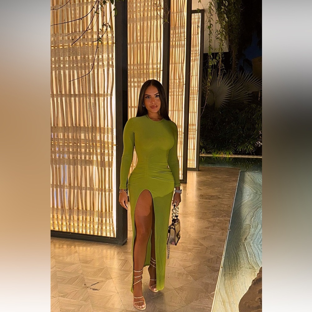 🔥NEW🔥 Green Long Sleeve Maxi Dress - Ruched & Form Fitting - Large - Picture 2 of 10